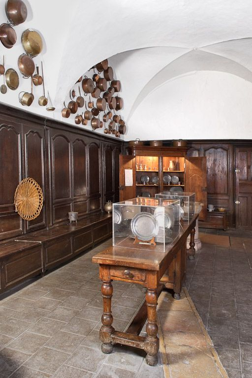 Couloir des cuisines dit salle des étains. © Jean-Luc Duthu / Région Bourgogne-Franche-Comté, Inventaire du patrimoine - 2009