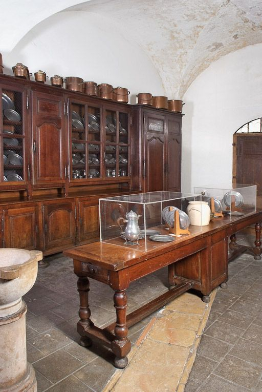 Couloir des cuisines dit salle des étains. © Jean-Luc Duthu / Région Bourgogne-Franche-Comté, Inventaire du patrimoine - 2009