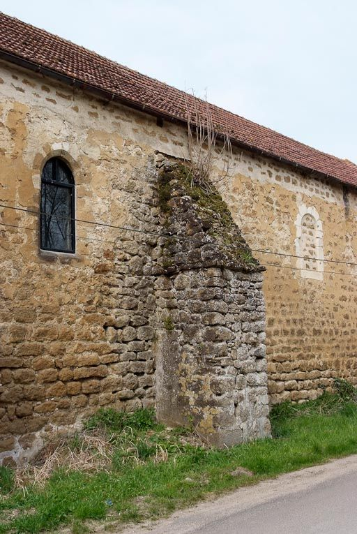 Chapelle : deuxième contrefort entre deux fenêtres du mur de long-pan sur rue. © Pierre-Marie Barbe-Richaud / Région Bourgogne-Franche-Comté, Inventaire du patrimoine - 2009