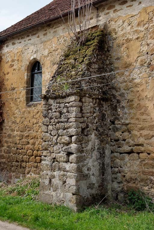 Chapelle : première fenêtre et deuxième contrefort du mur de long-pan sur rue. © Pierre-Marie Barbe-Richaud / Région Bourgogne-Franche-Comté, Inventaire du patrimoine - 2009