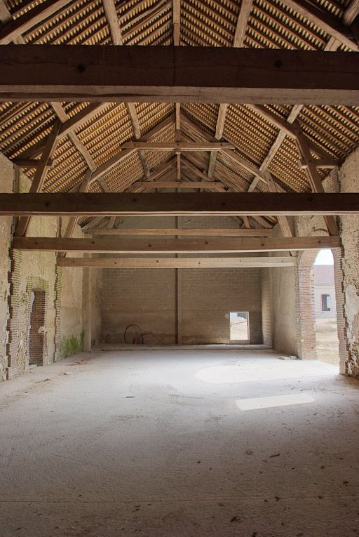 Bâtiment d'exploitation gauche, vue intérieure. © Pierre-Marie Barbe-Richaud / Région Bourgogne-Franche-Comté, Inventaire du patrimoine - 2009
