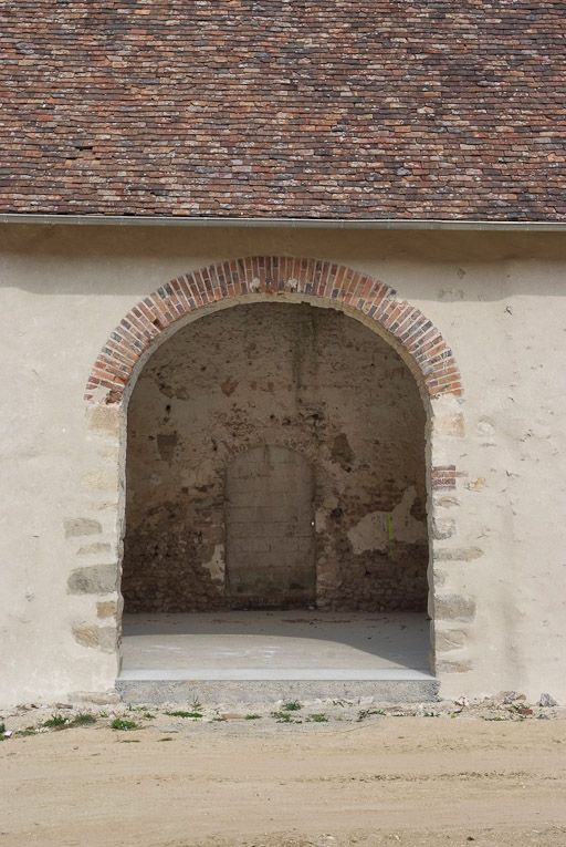 Porte charretière du 1er bâtiment à gauche en entrant dans la cour. © Pierre-Marie Barbe-Richaud / Région Bourgogne-Franche-Comté, Inventaire du patrimoine - 2009