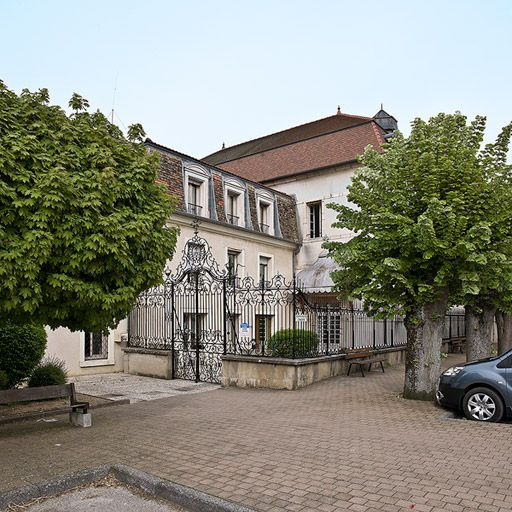 Façades sur rue, cour d'angle. © Pierre-Marie Barbe-Richaud / Région Bourgogne-Franche-Comté, Inventaire du patrimoine - 2010