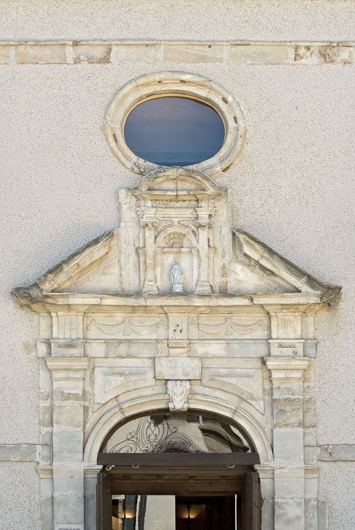 Détail du décor de la porte d'entrée. © Pierre-Marie Barbe-Richaud / Région Bourgogne-Franche-Comté, Inventaire du patrimoine - 2010