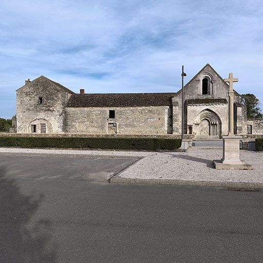 Vue générale depuis la RN 74. © Thierry Kuntz / Région Bourgogne-Franche-Comté, Inventaire du patrimoine - 2010