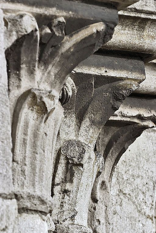 Détail des colonnettes du portail. © Thierry Kuntz / Région Bourgogne-Franche-Comté, Inventaire du patrimoine - 2010