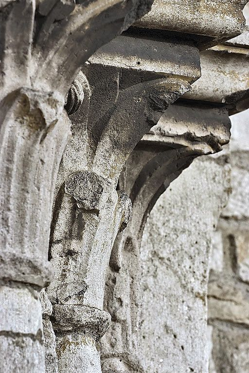 Détail des colonnettes du portail. © Thierry Kuntz / Région Bourgogne-Franche-Comté, Inventaire du patrimoine - 2010