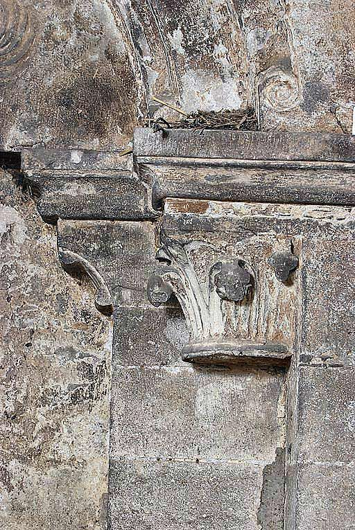 Porterie : détail d'un chapiteau. © Thierry Kuntz / Région Bourgogne-Franche-Comté, Inventaire du patrimoine - 2010