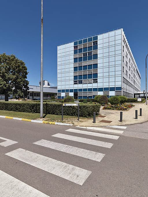 Bâtiment principal, vue d'ensemble de trois-quarts. © Thierry Kuntz / Région Bourgogne-Franche-Comté, Inventaire du patrimoine - 2010
