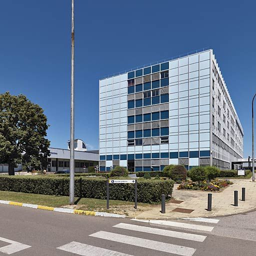 Bâtiment principal, vue d'ensemble de trois-quarts. © Thierry Kuntz / Région Bourgogne-Franche-Comté, Inventaire du patrimoine - 2010