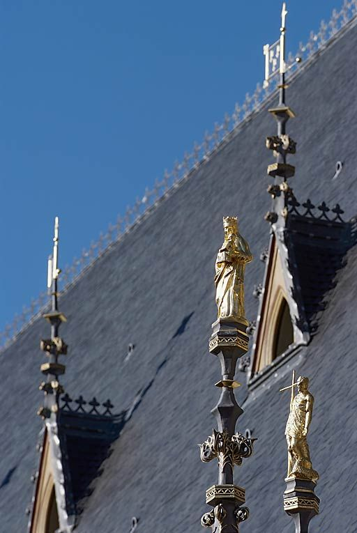 Toit du grand bâtiment sur rue, détail des ornements. © Thierry Kuntz / Région Bourgogne-Franche-Comté, Inventaire du patrimoine - 2010