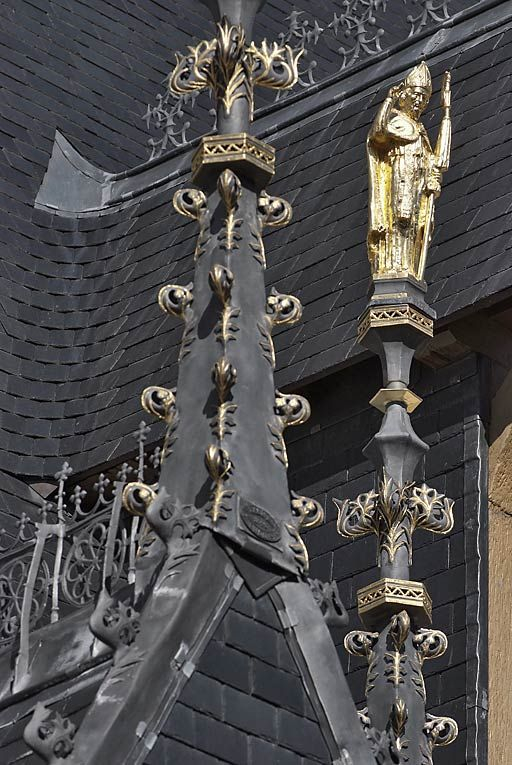 Toit du grand bâtiment sur rue, détail des ornements. © Thierry Kuntz / Région Bourgogne-Franche-Comté, Inventaire du patrimoine - 2010