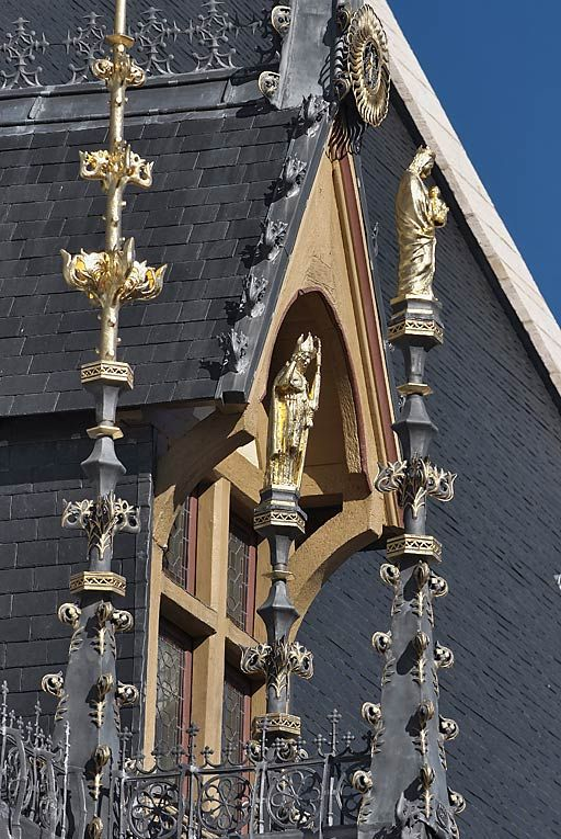 Toit du grand bâtiment sur rue, détail des ornements. © Thierry Kuntz / Région Bourgogne-Franche-Comté, Inventaire du patrimoine - 2010