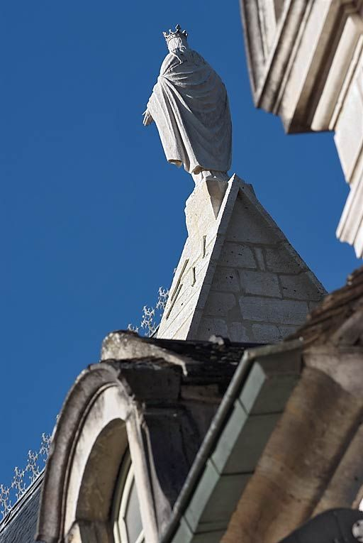 Toit du grand bâtiment sur rue, détail : revers de la statue de la Vierge. © Thierry Kuntz / Région Bourgogne-Franche-Comté, Inventaire du patrimoine - 2010