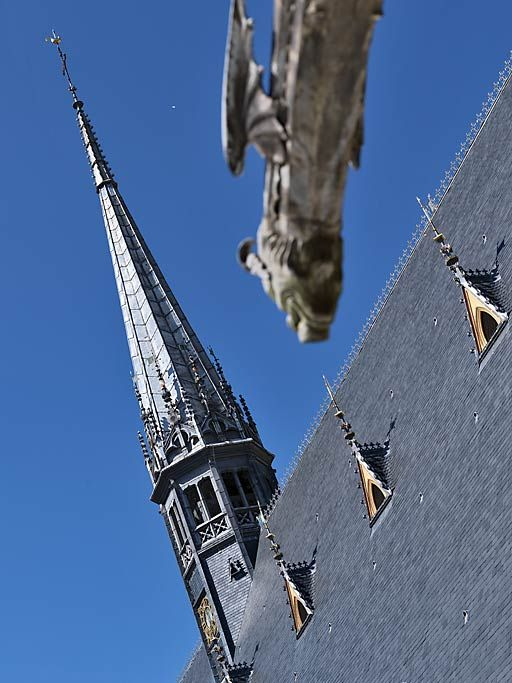 Toit du grand bâtiment sur rue et clocher. © Thierry Kuntz / Région Bourgogne-Franche-Comté, Inventaire du patrimoine - 2010