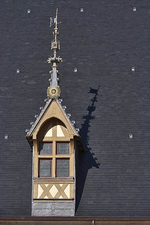 Toit du grand bâtiment sur rue : lucarne. © Thierry Kuntz / Région Bourgogne-Franche-Comté, Inventaire du patrimoine - 2010