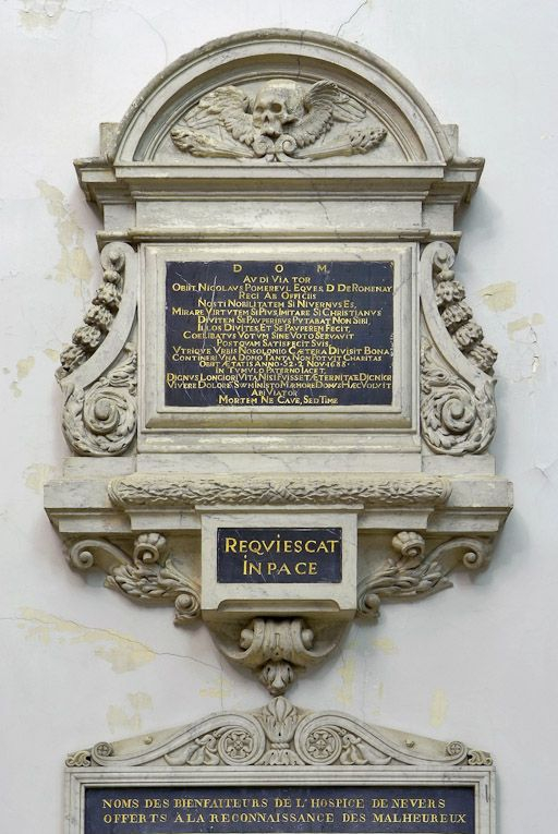 Chapelle : plaque funéraire. © Pierre-Marie Barbe-Richaud / Région Bourgogne-Franche-Comté, Inventaire du patrimoine - 2010