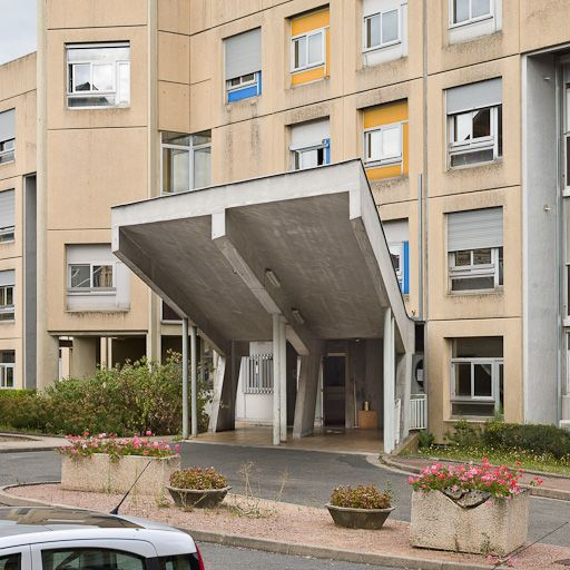 Bâtiment Maternité-Gynécologie (Gérontologie au moment de la prise de vue) : détail de l'auvent de la façade antérieure. © Pierre-Marie Barbe-Richaud / Région Bourgogne-Franche-Comté, Inventaire du patrimoine - 2010