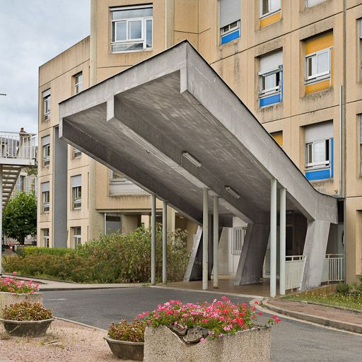 Bâtiment Maternité-Gynécologie (Gérontologie au moment de la prise de vue) : détail de l'auvent de la façade antérieure. © Pierre-Marie Barbe-Richaud / Région Bourgogne-Franche-Comté, Inventaire du patrimoine - 2010