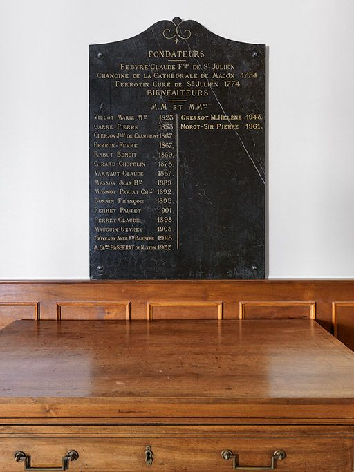 Plaque commémorative des fondateurs et bienfaiteurs. © Pierre-Marie Barbe-Richaud / Région Bourgogne-Franche-Comté, Inventaire du patrimoine - 2010