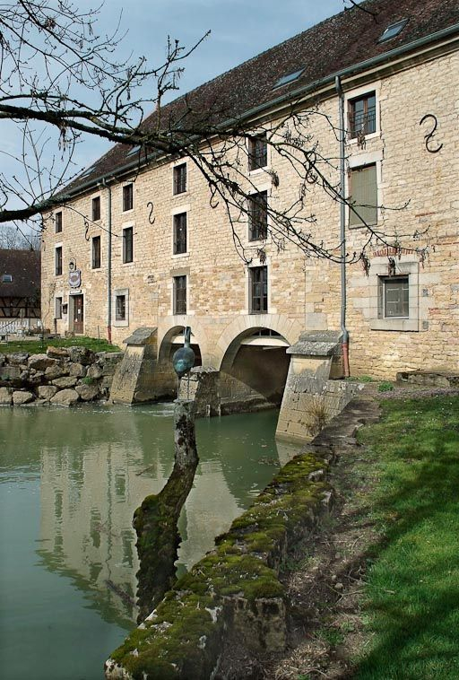 Moulin de Bourgchâteau, vue rapprochée. © Jean-Luc Duthu / Région Bourgogne-Franche-Comté, Inventaire du patrimoine - 2010