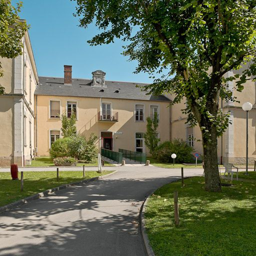 Bâtiment en U, façades sur la cour. © Pierre-Marie Barbe-Richaud / Région Bourgogne-Franche-Comté, Inventaire du patrimoine - 2010