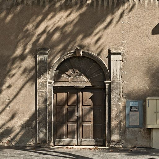 Portail de l'ancienne chapelle dans le mur de clôture du côté du rempart Sainte-Marie. © Pierre-Marie Barbe-Richaud / Région Bourgogne-Franche-Comté, Inventaire du patrimoine - 2010