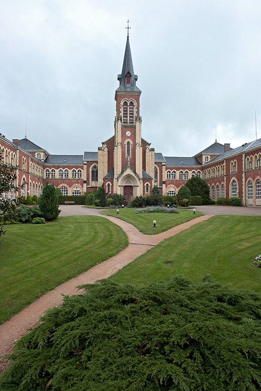 Façade de la chapelle. © Pierre-Marie Barbe-Richaud / Région Bourgogne-Franche-Comté, Inventaire du patrimoine - 2010 Façade de la chapelle. © Pierre-Marie Barbe-Richaud / Région Bourgogne-Franche-Comté, Inventaire du patrimoine - 2010