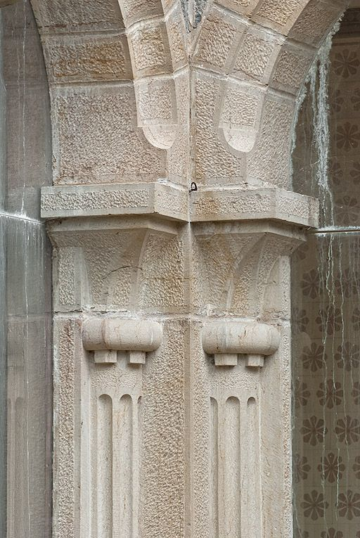 Détail des chapiteaux. © Pierre-Marie Barbe-Richaud / Région Bourgogne-Franche-Comté, Inventaire du patrimoine - 2010 Détail des chapiteaux. © Pierre-Marie Barbe-Richaud / Région Bourgogne-Franche-Comté, Inventaire du patrimoine - 2010