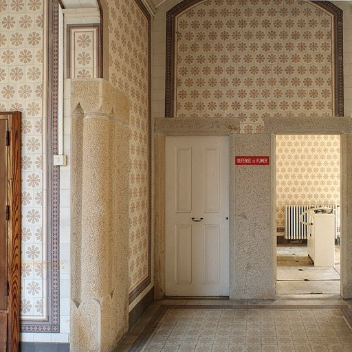 Extrémité gauche de la galerie du corps central. © Pierre-Marie Barbe-Richaud / Région Bourgogne-Franche-Comté, Inventaire du patrimoine - 2010 Extrémité gauche de la galerie du corps central. © Pierre-Marie Barbe-Richaud / Région Bourgogne-Franche-Comté, Inventaire du patrimoine - 2010