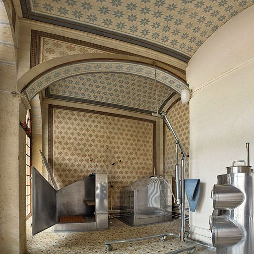 Ancien parloir devenu salle pour bain de vapeur. © Pierre-Marie Barbe-Richaud / Région Bourgogne-Franche-Comté, Inventaire du patrimoine - 2010 Ancien parloir devenu salle pour bain de vapeur. © Pierre-Marie Barbe-Richaud / Région Bourgogne-Franche-Comté, Inventaire du patrimoine - 2010