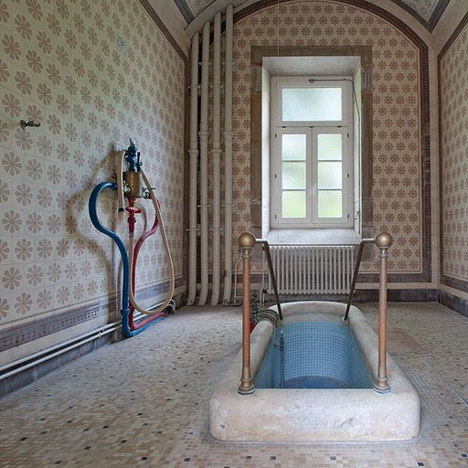 Salle de bain de l'aile gauche. © Pierre-Marie Barbe-Richaud / Région Bourgogne-Franche-Comté, Inventaire du patrimoine - 2010 Salle de bain de l'aile gauche. © Pierre-Marie Barbe-Richaud / Région Bourgogne-Franche-Comté, Inventaire du patrimoine - 2010