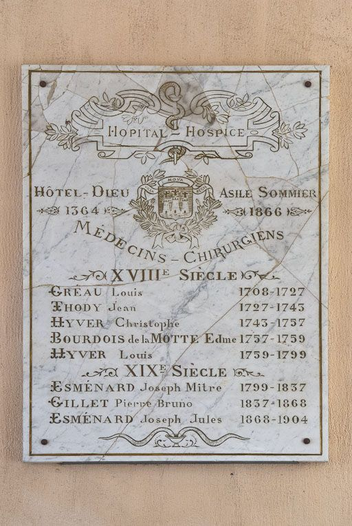 Plaque commémorative des médecins de l'hôpital. © Pierre-Marie Barbe-Richaud / Région Bourgogne-Franche-Comté, Inventaire du patrimoine - 2010