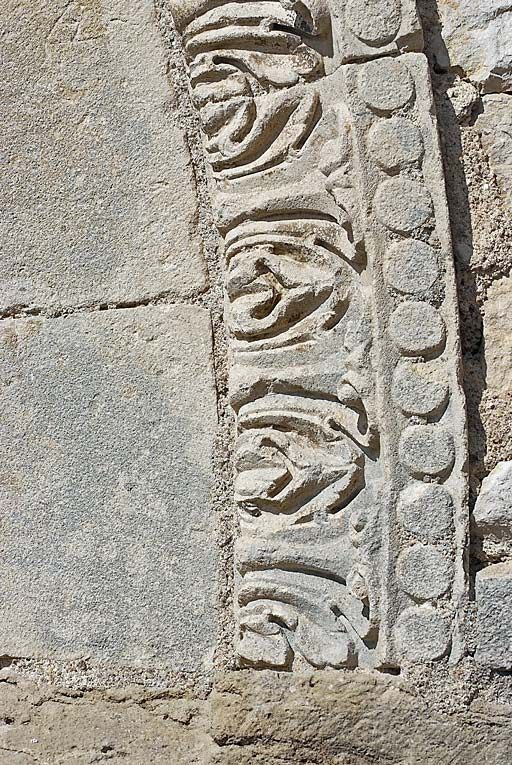 Détail du décor de la porte de la salle voûtée, rue du Château. © Thierry Kuntz / Région Bourgogne-Franche-Comté, Inventaire du patrimoine - 2010