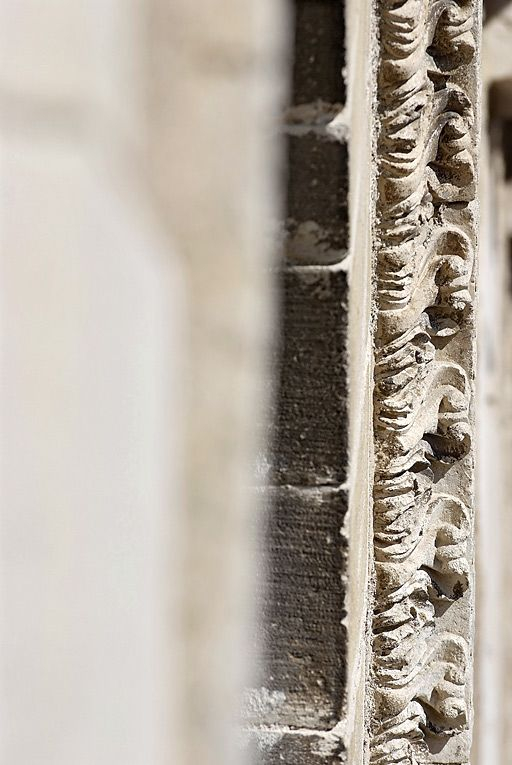 Détail du décor de la porte de la salle voûtée, rue du Château. © Thierry Kuntz / Région Bourgogne-Franche-Comté, Inventaire du patrimoine - 2010