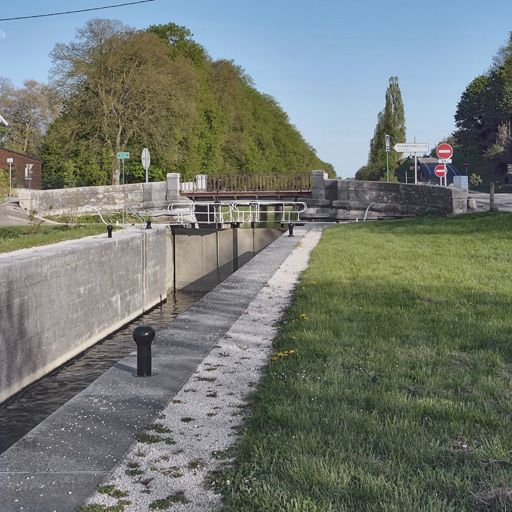 Vue d'ensemble du pont, depuis le sas de l'écluse. © Thierry Kuntz / Région Bourgogne-Franche-Comté, Inventaire du patrimoine - 2011