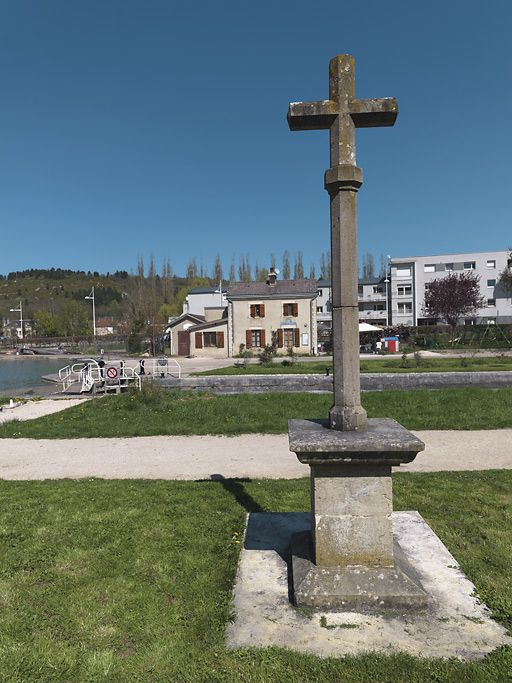 Croix de chemin rive droite, face au site d'écluse 50 du versant Saône. © Thierry Kuntz / Région Bourgogne-Franche-Comté, Inventaire du patrimoine - 2011