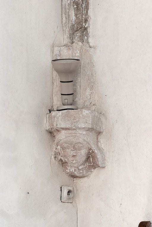 Culot antérieur droit de la première travée de la nef. © Pierre-Marie Barbe-Richaud / Région Bourgogne-Franche-Comté, Inventaire du patrimoine - 2011