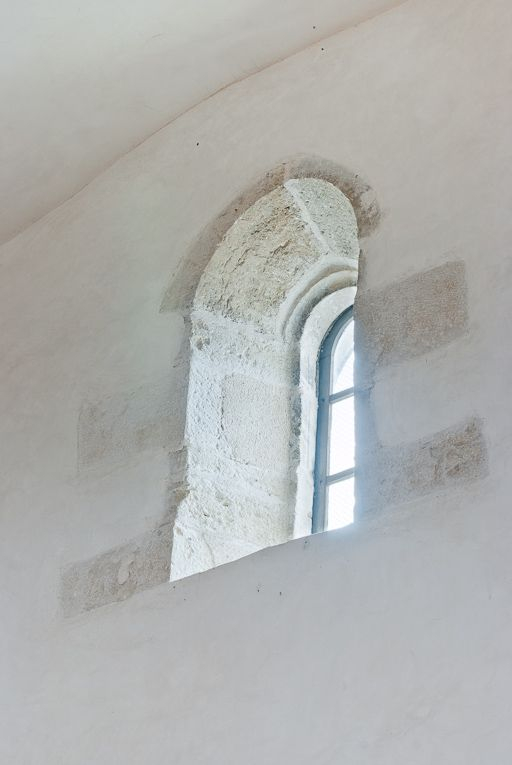 Fenêtre haute droite de la deuxième travée de la nef. © Pierre-Marie Barbe-Richaud / Région Bourgogne-Franche-Comté, Inventaire du patrimoine - 2011