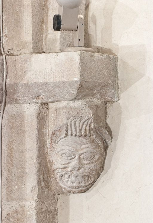 Culot antérieur gauche de la troisième travée du bas-côté gauche. © Pierre-Marie Barbe-Richaud / Région Bourgogne-Franche-Comté, Inventaire du patrimoine - 2011