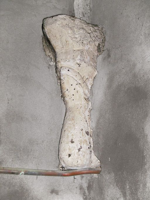 Culot antérieur droit de la première travée du bas-côté droit. © Brigitte Fromaget / Région Bourgogne-Franche-Comté, Inventaire du patrimoine - 2011