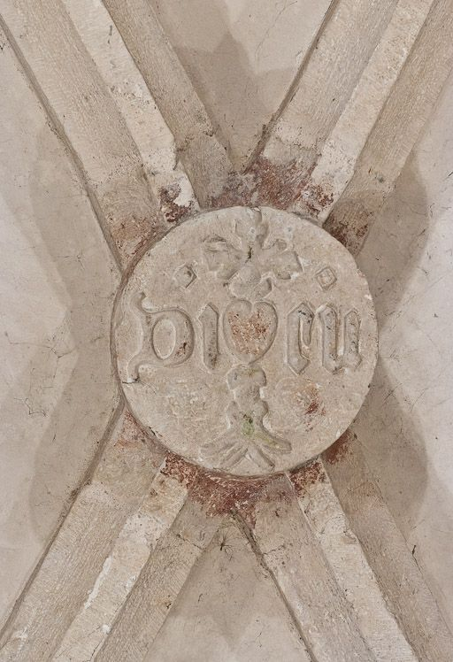 Clef de voûte de la deuxième travée du bas-côté droit. © Pierre-Marie Barbe-Richaud / Région Bourgogne-Franche-Comté, Inventaire du patrimoine - 2011