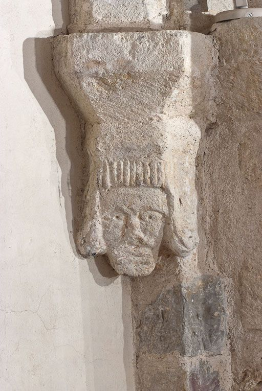 Culot antérieur droit de la troisième travée du bas-côté droit. © Pierre-Marie Barbe-Richaud / Région Bourgogne-Franche-Comté, Inventaire du patrimoine - 2011