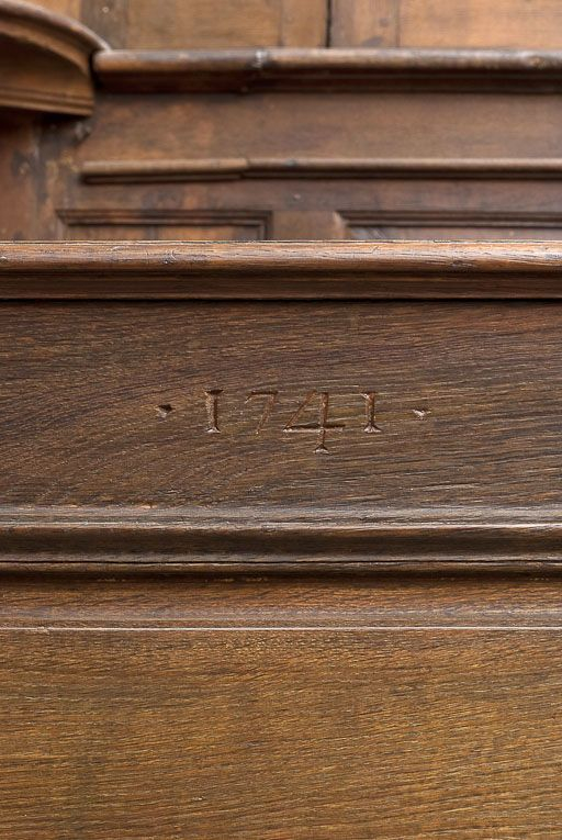 Détail de la date du pupitre du banc de choeur droit. © Pierre-Marie Barbe-Richaud / Région Bourgogne-Franche-Comté, Inventaire du patrimoine - 2011