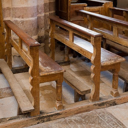 Vue de 3 bancs de fidèles. © Pierre-Marie Barbe-Richaud / Région Bourgogne-Franche-Comté, Inventaire du patrimoine - 2011