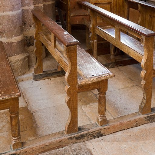 Vue de 3 bancs de fidèles. © Pierre-Marie Barbe-Richaud / Région Bourgogne-Franche-Comté, Inventaire du patrimoine - 2011
