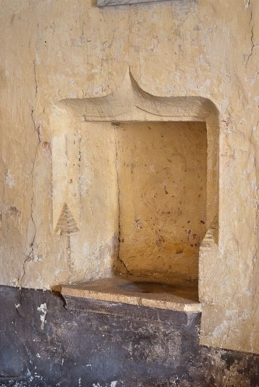 Lavabo du mur droit. © Pierre-Marie Barbe-Richaud / Région Bourgogne-Franche-Comté, Inventaire du patrimoine - 2011 Lavabo du mur droit. © Pierre-Marie Barbe-Richaud / Région Bourgogne-Franche-Comté, Inventaire du patrimoine - 2011