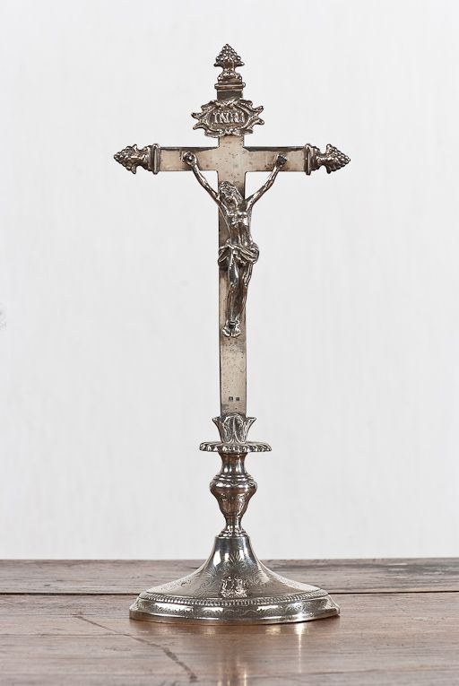 Vue d'ensemble d'une croix d'autel. © Pierre-Marie Barbe-Richaud / Région Bourgogne-Franche-Comté, Inventaire du patrimoine - 2011