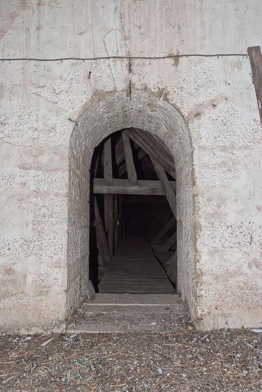 Porte du clocher ouvrant dans le comble de l'église. © Pierre-Marie Barbe-Richaud / Région Bourgogne-Franche-Comté, Inventaire du patrimoine - 2011