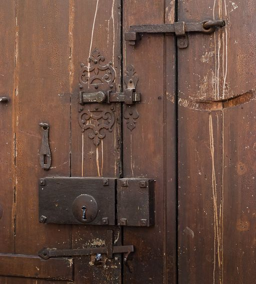 Porte d'entrée principale : détail de la serrure. © Pierre-Marie Barbe-Richaud / Région Bourgogne-Franche-Comté, Inventaire du patrimoine - 2011
